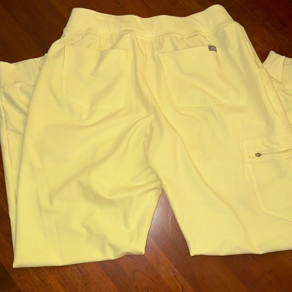 Figs Sunlight Scrub Set Medium - Picture 2 of 4